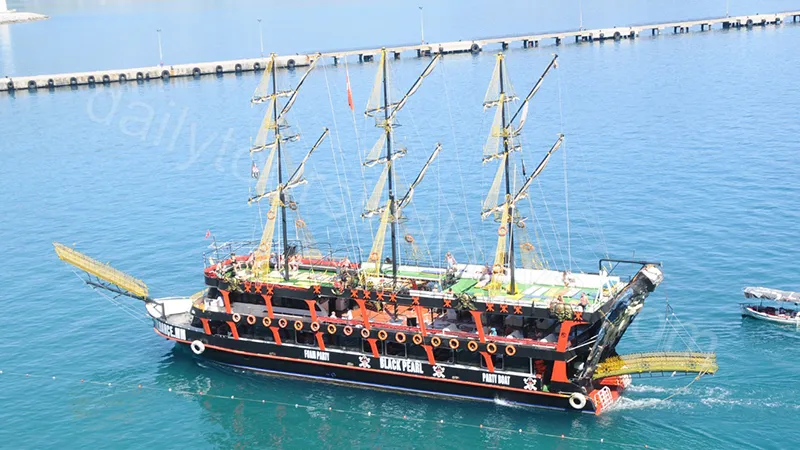 Alanya Pirate Boat Tour image 5