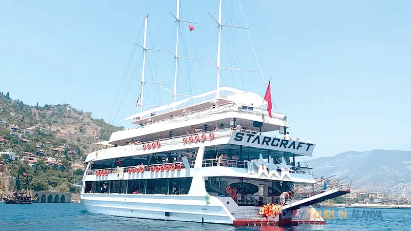 Alanya Starcraft Boat Tour image 1