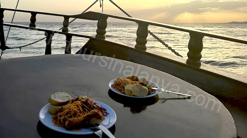 Alanya Sunset Boat Tour image 4