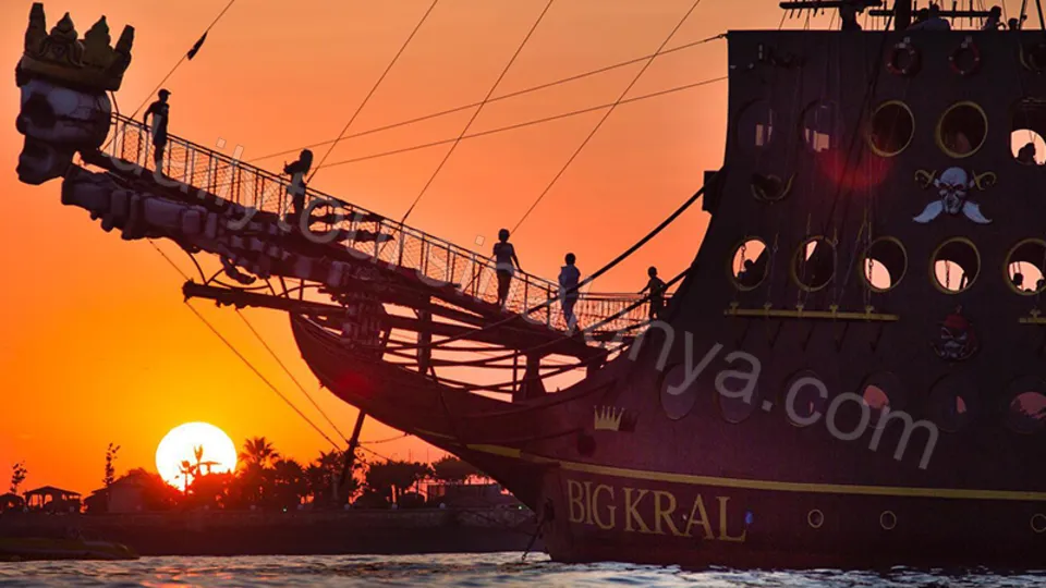 Big Kral Gün Batımı Tekne Turu