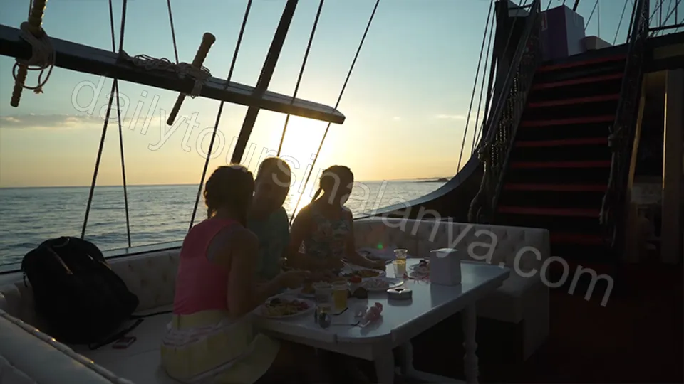 Big Kral Sunset Boat Tour photo 3