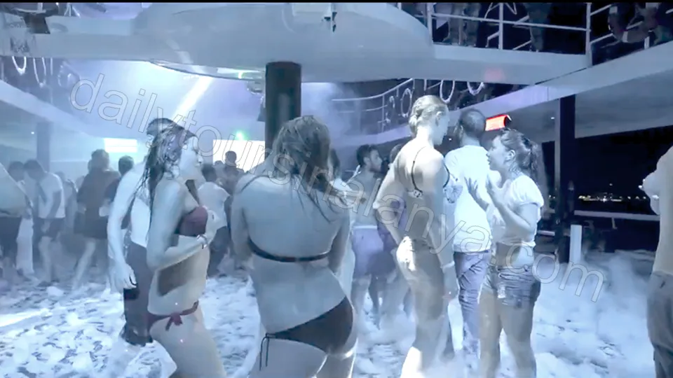 Ночная дискотека в Алании на яхте Старкрафт photo 12