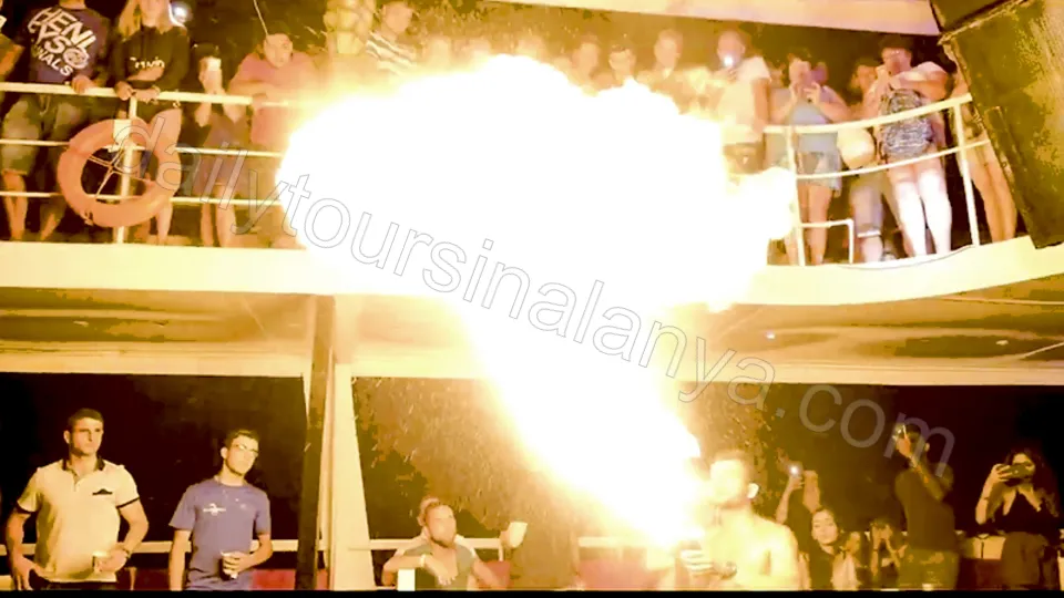 Ночная дискотека в Алании на яхте Старкрафт photo 2