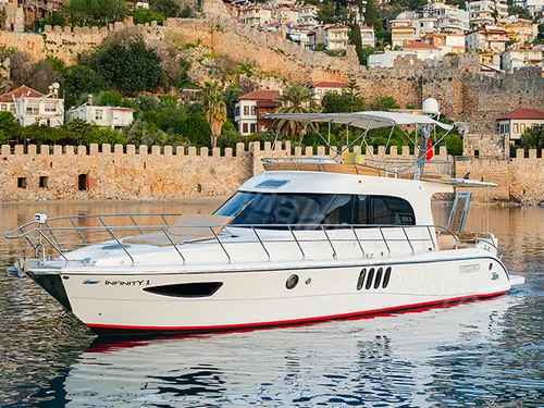 Infinity rental yacht photo